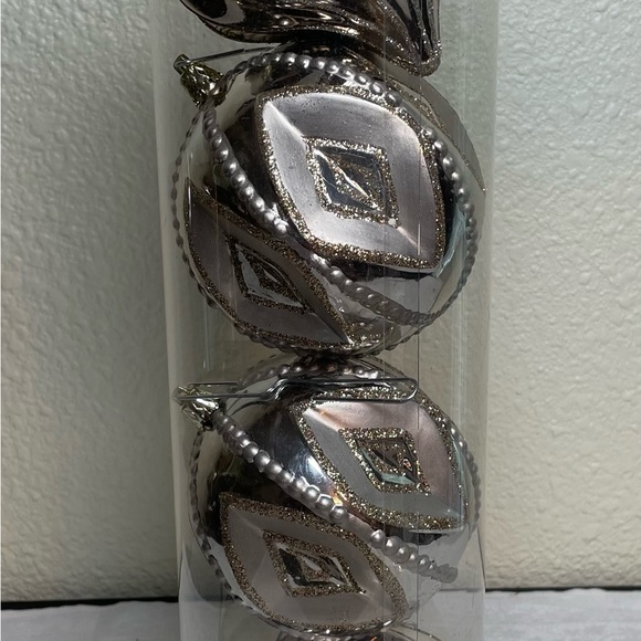 Christmas ornaments - Picture 2 of 5